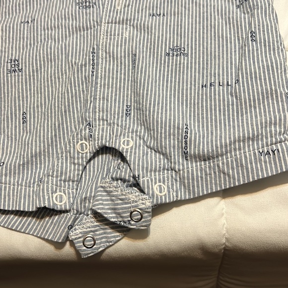 Carters 12 Mos Short Sleeve Romper - Picture 4 of 5
